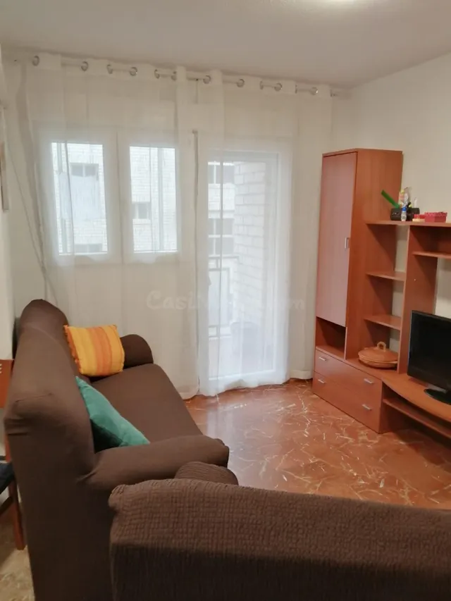 SE ALQUILA PISO EN CAMINO DE RONDA IDEAL PARA ESTUDIANTES - foto 2
