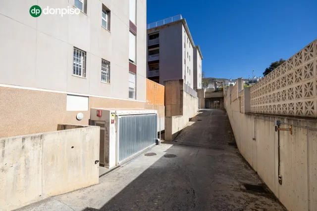 VPO - PISO DE 2 habitaciones CON GARAJE, TRASTERIO Y PATIO DE 82 M2 — 24