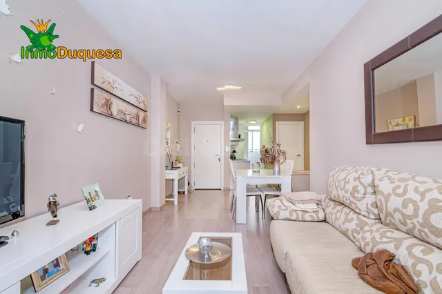 Piso de 2 dorm. en el centro de la Zubia. - foto 3