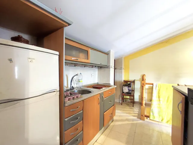 Vivienda y negocio a la venta en Arroyo. — 18