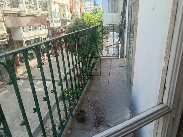 Piso con balcón en el centro, Ferrol. - foto 4