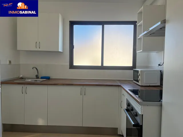 Impresionante Piso en Primera Línea de Playa en La Romanilla, Roquetas de Mar por €310.000 — 22