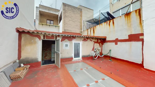 Local comercial o terreno de edificación para promover 5 viviendas y trasteros junto en la Avda. Lidon de Castellón — 34