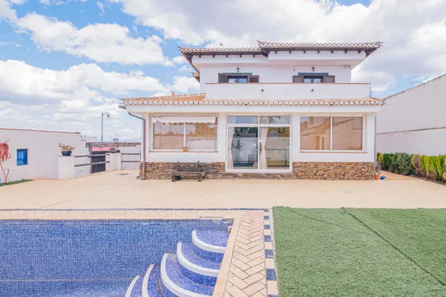 CHALET INDEPENDIENTE AMUEBLADO