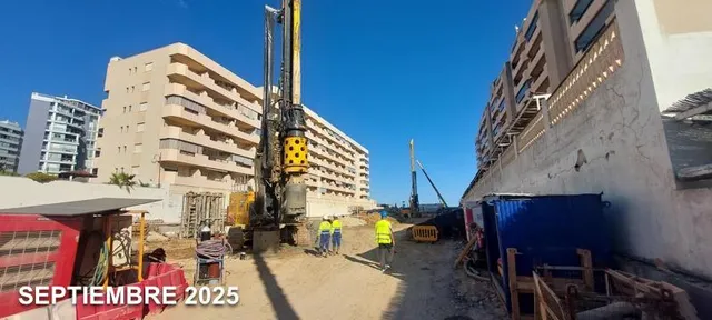 Apartamentos y áticos dúplex de 1, 2 y 3 dormitorios en primera línea de la playa de La Fossa en Calpe — 9