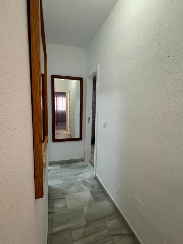 Se alquila piso por temporada en zona Capuchinos con aparcamiento. — 8