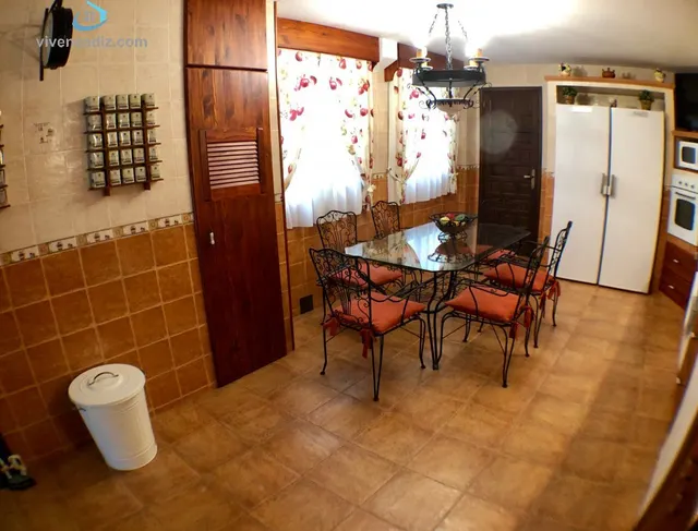 AMPLIA VIVIENDA CON ASCENSOR - ZONA CENTRO — 26