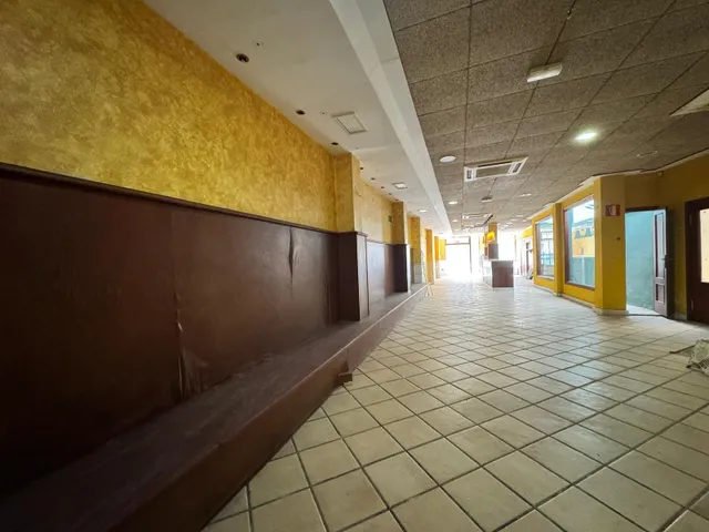 ¿Buscas un espacio listo para arrancar tu panadería-cafetería a solo unos pasos del Mediterráneo? Este amplio local en pleno centro de Pinedo combina la afluencia turística de la playa con la cli — 8