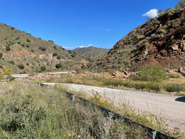 Se vende parcela rústica en los Montes de Málaga, junto a la carretera — 19