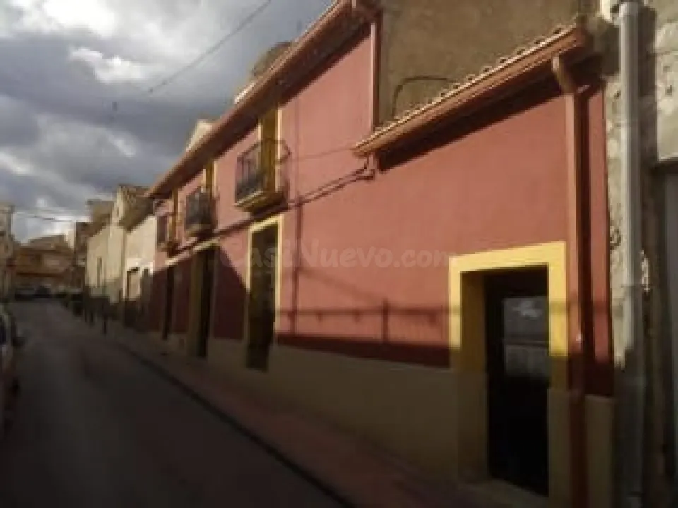 CASA UNIFAMILIAR DE DOS PLANTAS (ANTES BAR)