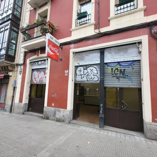 SE VENDE BAR EN LA CASILLA — 18