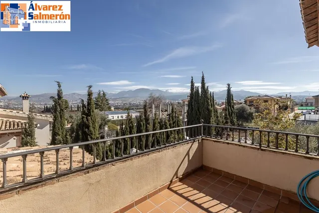 INCREÍBLE CHALET INDEPENDIENTE EN ZONA PRIVILEGIADA — 24