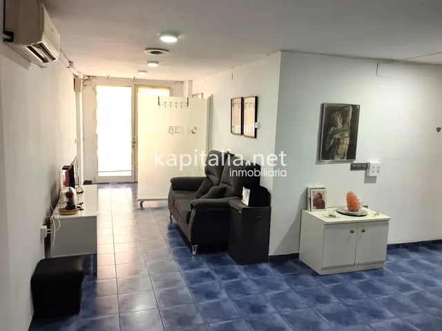 LOCAL COMERCIAL A LA VENTA EN ONTINYENT, UBICADA EN ZONA CEN