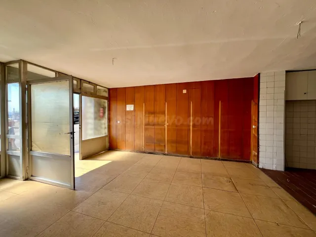 Local comercial con salida de humos, montacargas y alta rent