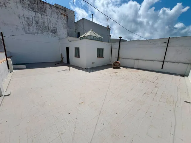 CASA EN EL CENTRO CON GARAJE Y AZOTEA PRIVADA