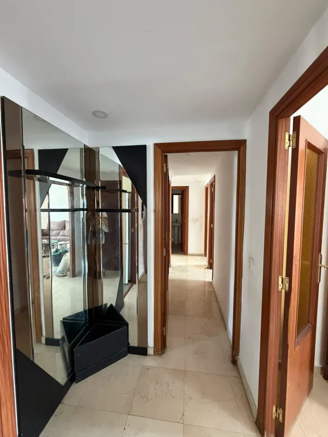 ALQUILER DE EXCELENTE Y AMPLIA VIVIENDA QUE HACE ESQUINA EN ZONA CENTRO DE ALICANTE — 10
