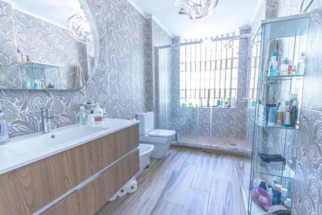 Villa de 4 dormitorios, 3 baños, piscina y jardín en dehesa de campo amor (orihuela costa) — 25