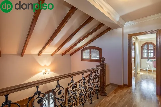 INCREÍBLE CHALET INDEPENDIENTE EN ZONA PRIVILEGIADA — 26