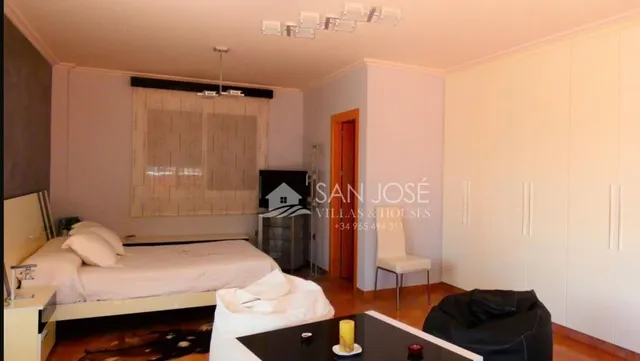 SE VENDE ESPECTACULAR CHALET EN PINOSO. — 4