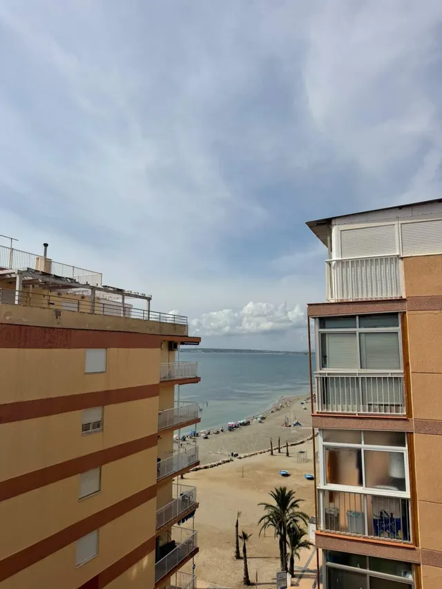 Ático con gran terraza y vistas al mar junto al puerto — 14