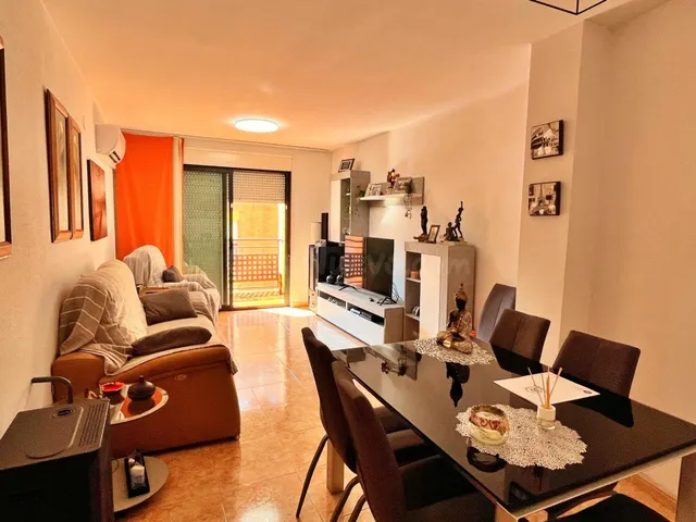 Piso de 4 habitaciones con terraza y ascensor en Ferreries -
