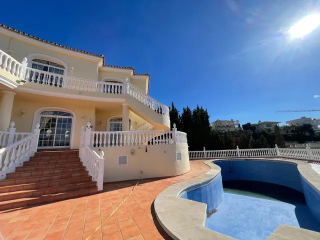 Exclusiva villa en Mijas Golf con vistas a la montaña y piscina privada — 6