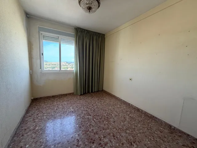 Amplia vivienda de 4 dormitorios en el centro de San Juan de Alicante — 12