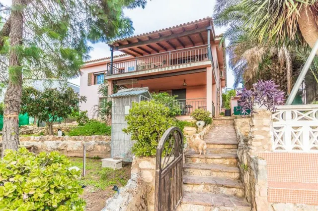 Chalet independiente con piscina de agua salada y vistas pri