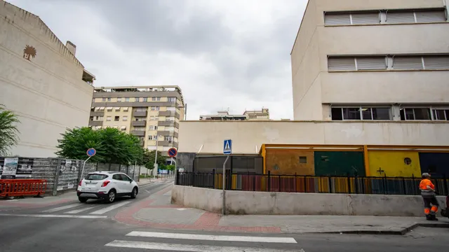 Casa en planta baja con entrada independiente, totalmente reformada, y local en planta baja. — 14