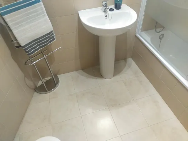 OCASIÓN , SE VENDE ESPECTACULAR ADOSADO EN PUERTO REAL — 38