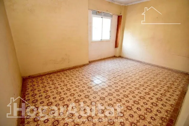 ¡Hazla a tu gusto! Casa amplia y luminosa de tres alturas para reformar, cerca del ayuntamiento — 32