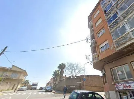 SE VENDE piso OKUPA en C CL GIRONA,2 Esc:3 Pl:1 Pt:01 Torder