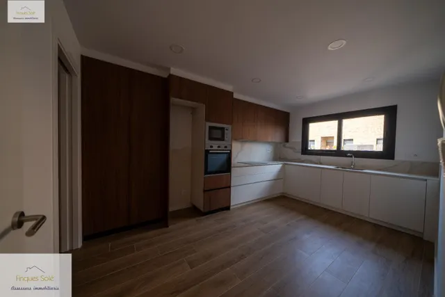 Fantàstica casa adossada en venda al poble de Santa Agnès de - foto 3