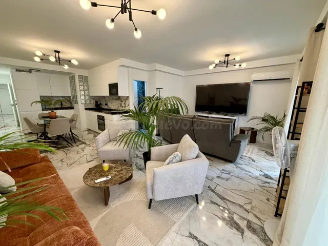 Exclusivo apartamento en primera línea de mar – Playa del Cura, Torrevieja — 2