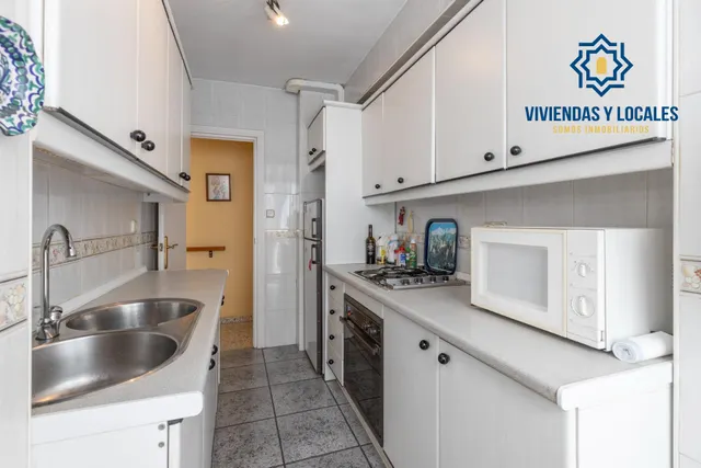Piso 3 habitaciones en Calle Santa Margarita, junto Cmno. Bajo de Huétor — 25