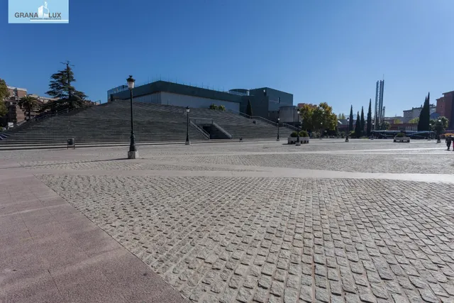 Local comercial en venta en calle agustina de aragón — 26