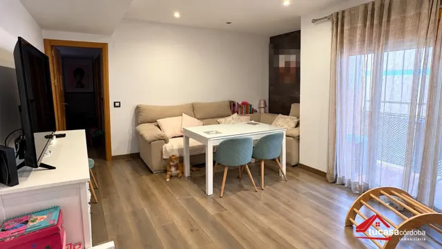 Piso totalmente reformado en el barrio del naranjo, con ascensor y terraza — 2