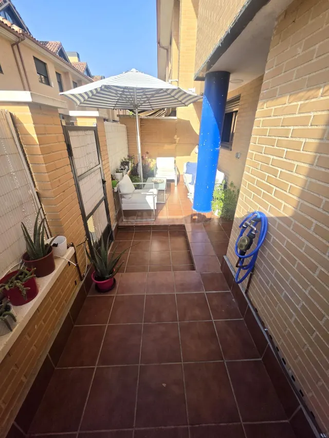 Chalet de esquina en zona hospital — 3
