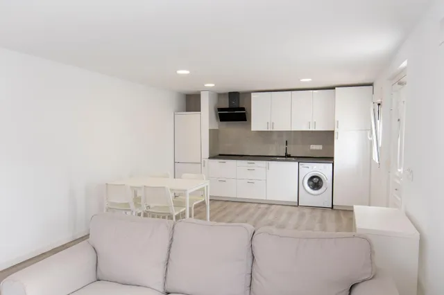 CHALET RUSTICO + APARTAMENTO DE INVITADOS, GARAJE, BUEN ACCESO, AIRE ACONDICIONADO — 33