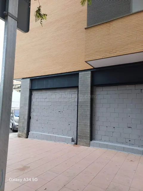 BUEN LOCAL EN ZONA CORTE INGLÉS CON SALIDA DE HUMOS