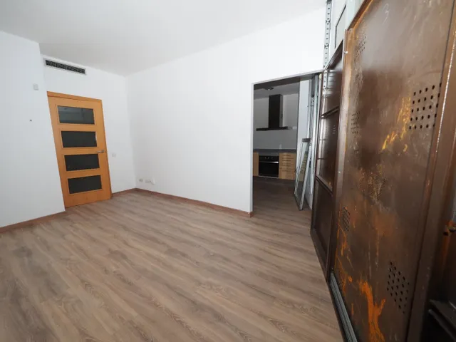 SE VENDE PISO SEMI-NUEVO EN SABADELL, ZONA LA CREU DE BARBERA — 4