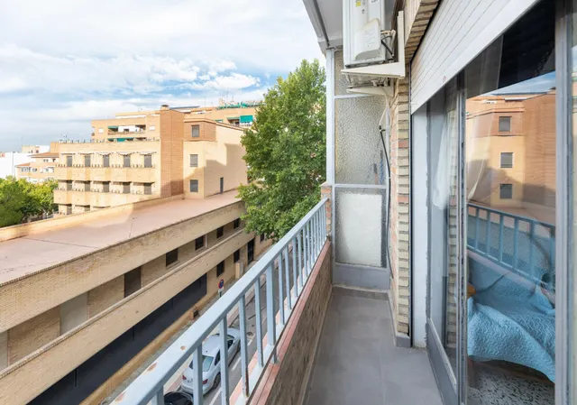 En Venta Piso de 4 dormitorios con ascensor, ideal para reformar a tu gusto. — 27