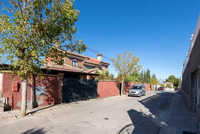 Impresionante villa de cuatro plantas en Urbanización los Cerezos de Gojar!! — 27