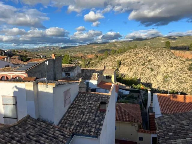 VIVIENDA DE 3 PLANTAS DE ALTURA MUY CENTRICA - foto 2