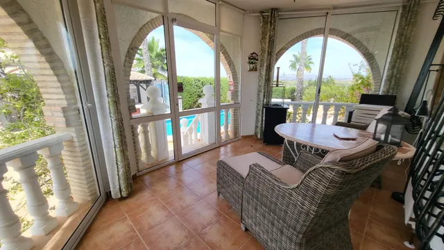Chalet esquina de 3 Dormitorios y 3 Baños en parcela grande arreglada de 600m2 con piscina y garaje privado — 31