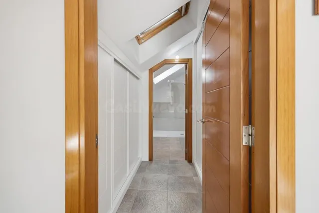 UNA JOYA EN PIEDRA GALLEGA EN EL CORAZÓN DE LAS RÍAS BAIXAS. 407 m2 construidos | Parcela: 1.626 m2 | Dormitorios: 4 | Baños: 3 — 45