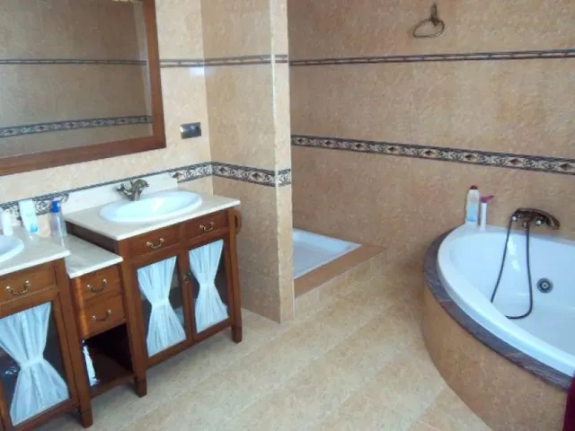 Chalet individual 5 hab. en Vilafortuny. Parcela 1.500 m2. Piscina. — 8