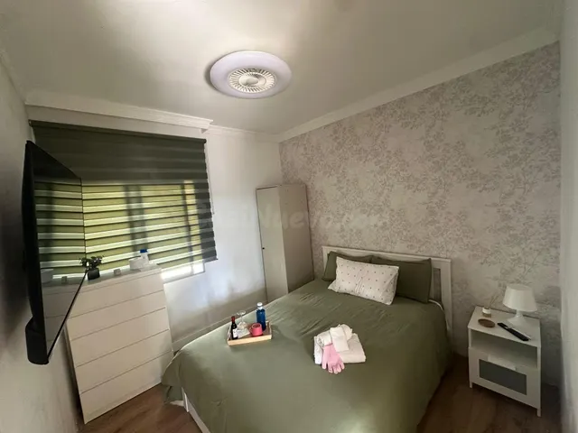 Se alquila habitación en piso totalmente reformado en El Bat
