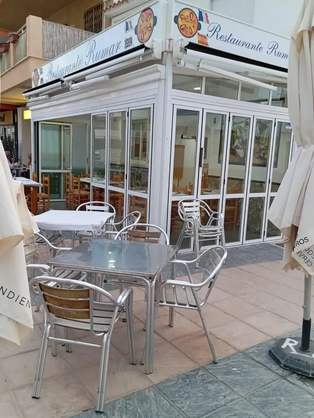 Venta restaurante con licencia de restaurante para entrar ya, y con vivienda en parte superior. — 4