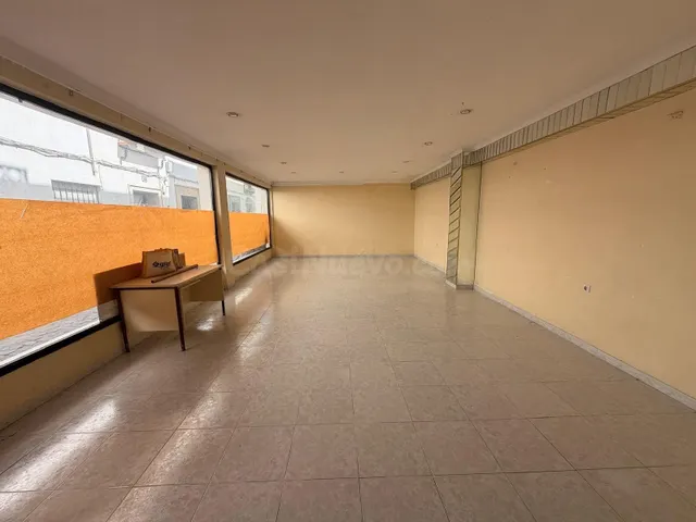 Local / Almacen estupendo para abrir un negocio . - foto 4